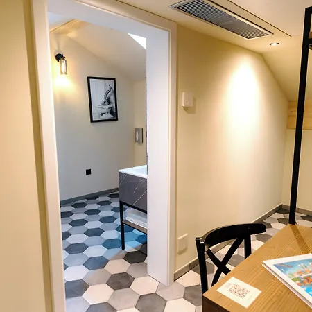 Seven Town House Boutique Hotel-2